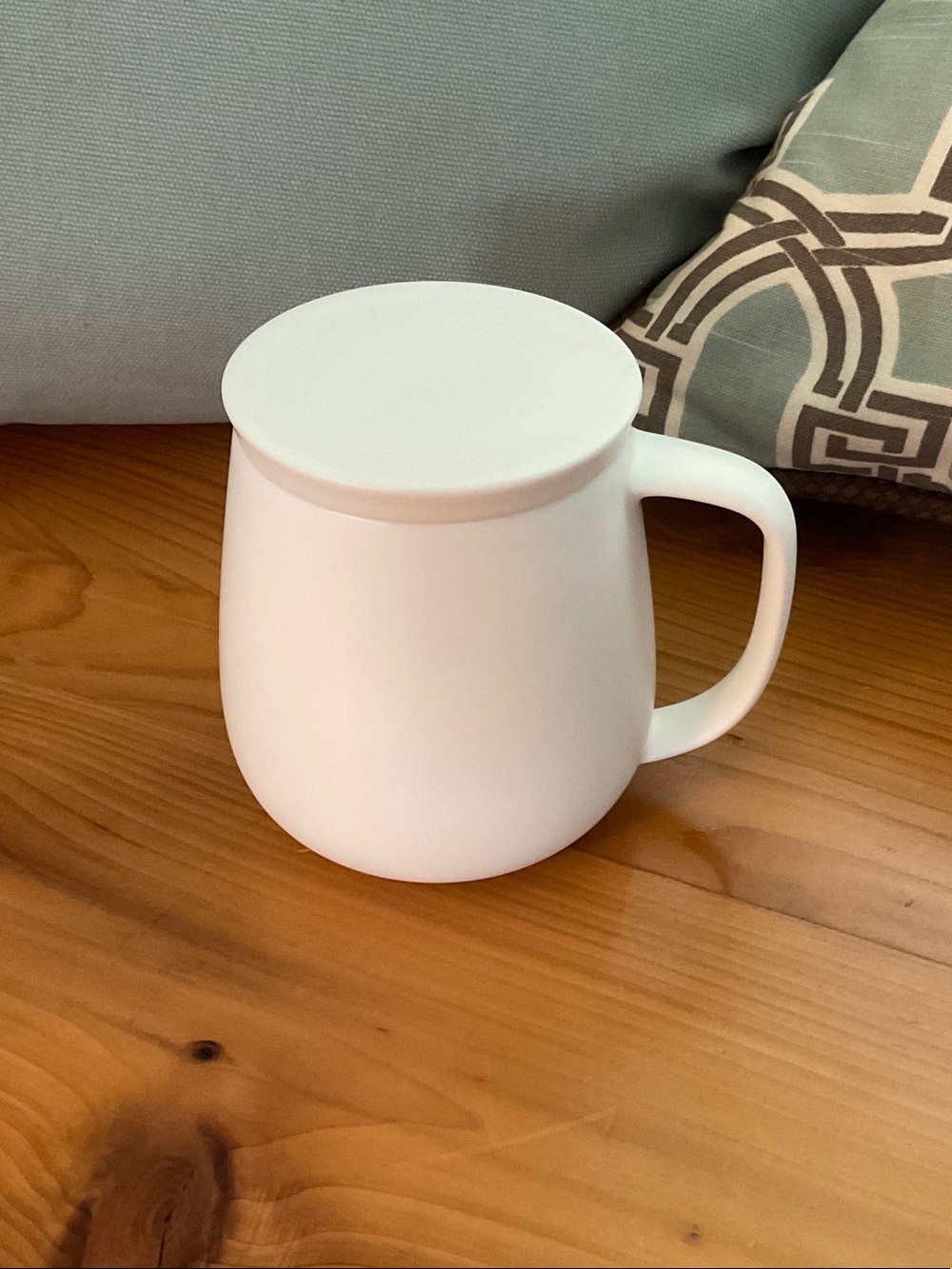 Ohom UI+ 18oz Jasmine white mug with cover